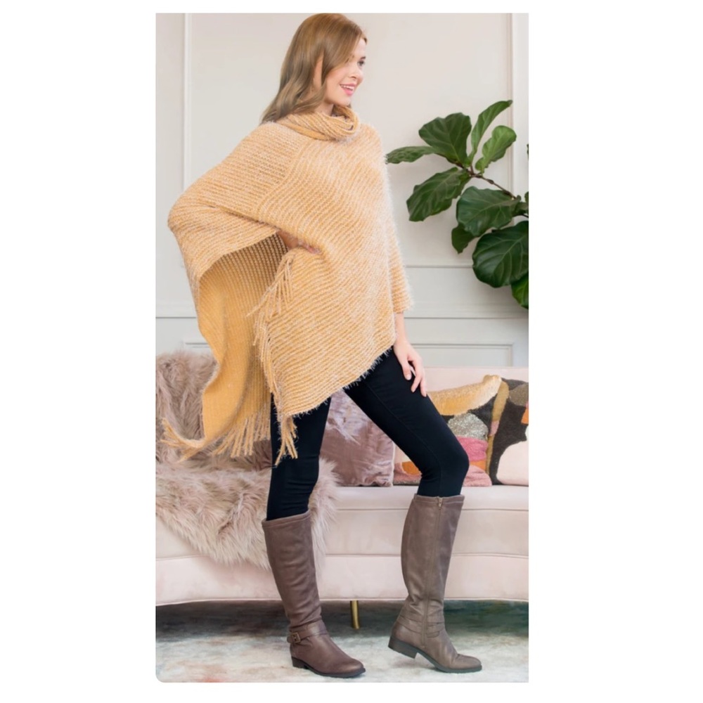🌺2/$35 sale soft beige one size poncho - Picture 5 of 7